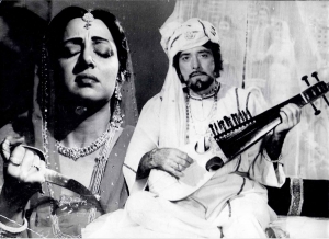 Movie still : Raj Kumar & Hema Malini (Mohabat Ke Dushman-1988)